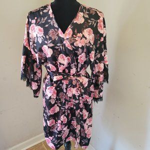 Secret Treasures Black & Floral Satin Robe